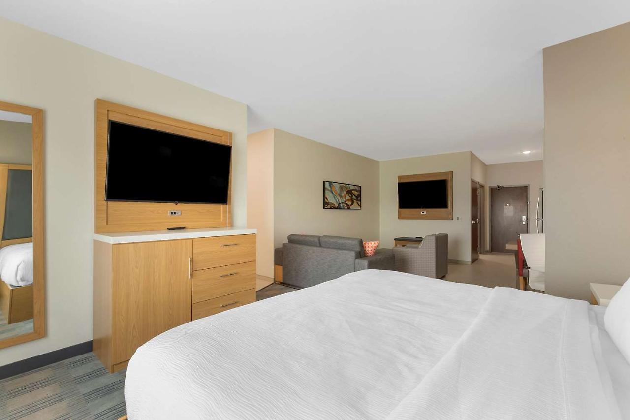 La Quinta Inn & Suites By Wyndham Coralville Iowa City Esterno foto