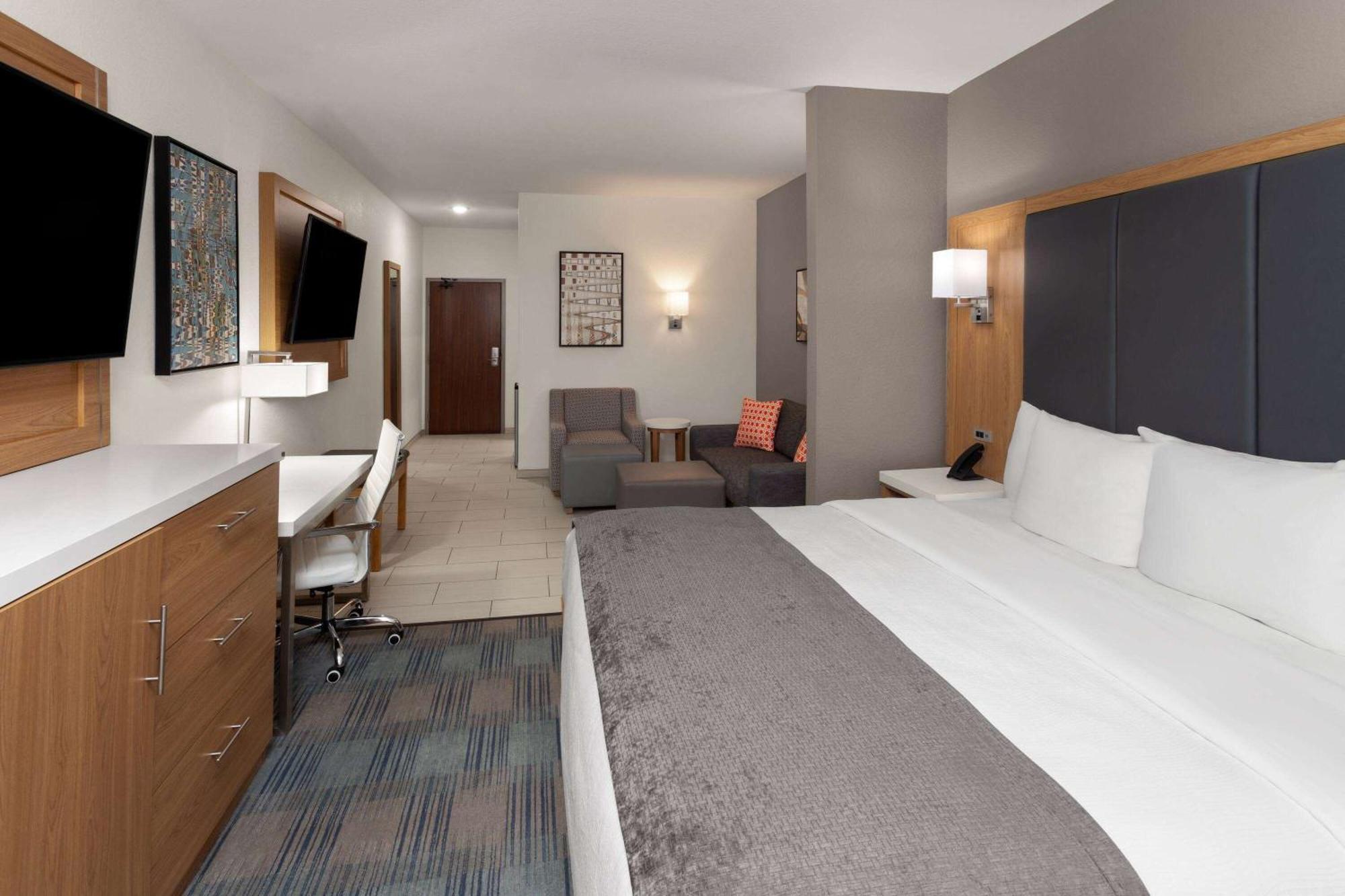 La Quinta Inn & Suites By Wyndham Coralville Iowa City Esterno foto
