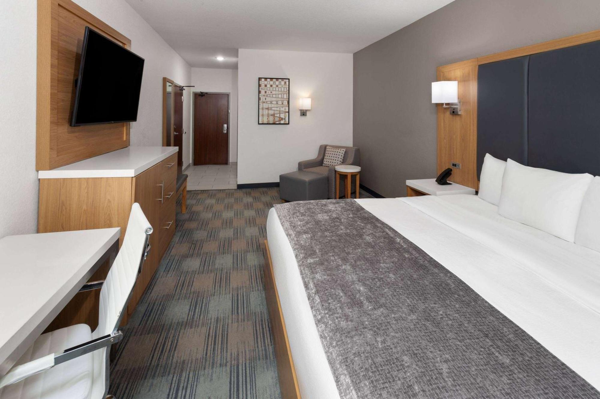 La Quinta Inn & Suites By Wyndham Coralville Iowa City Esterno foto