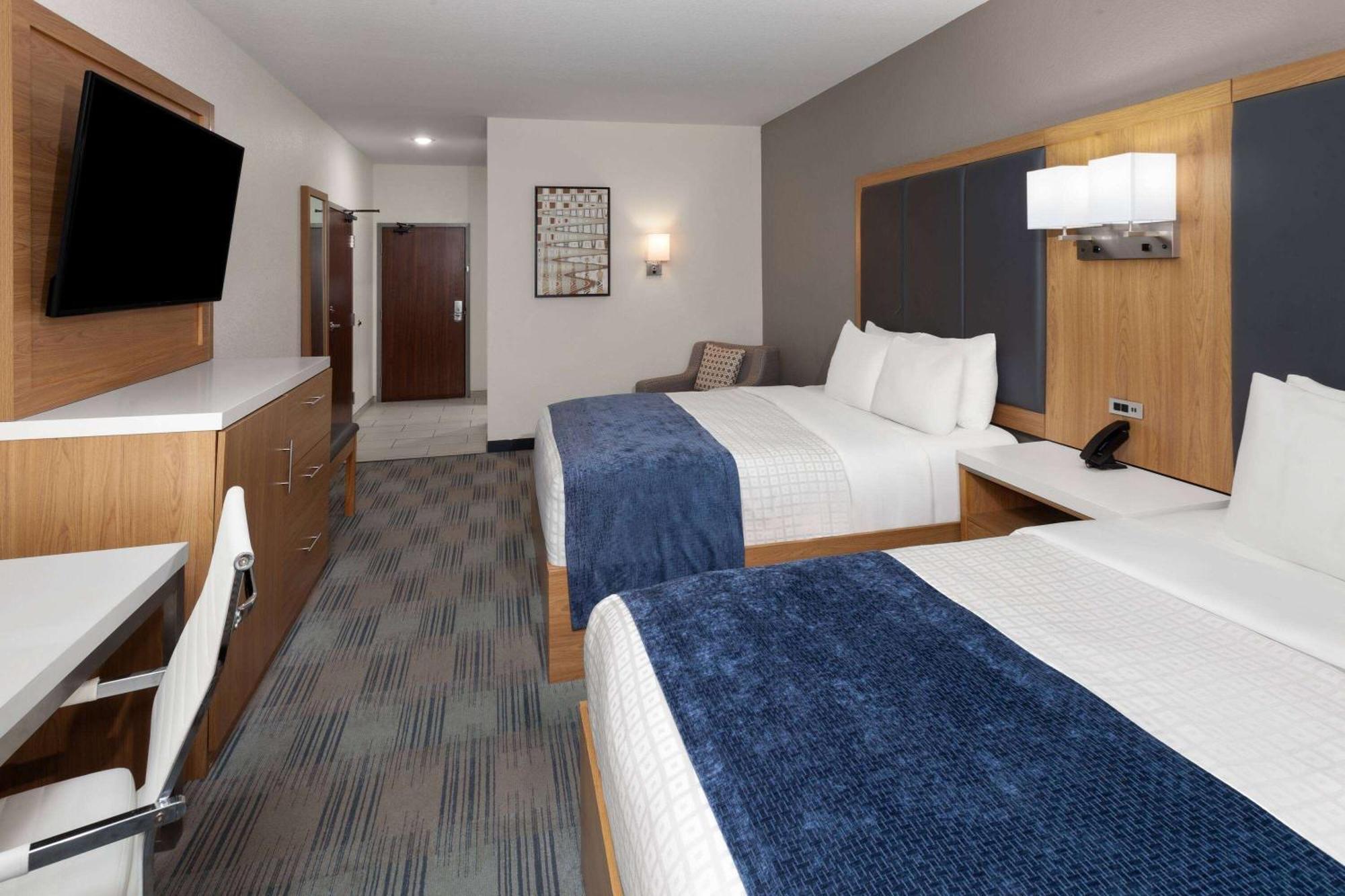 La Quinta Inn & Suites By Wyndham Coralville Iowa City Esterno foto