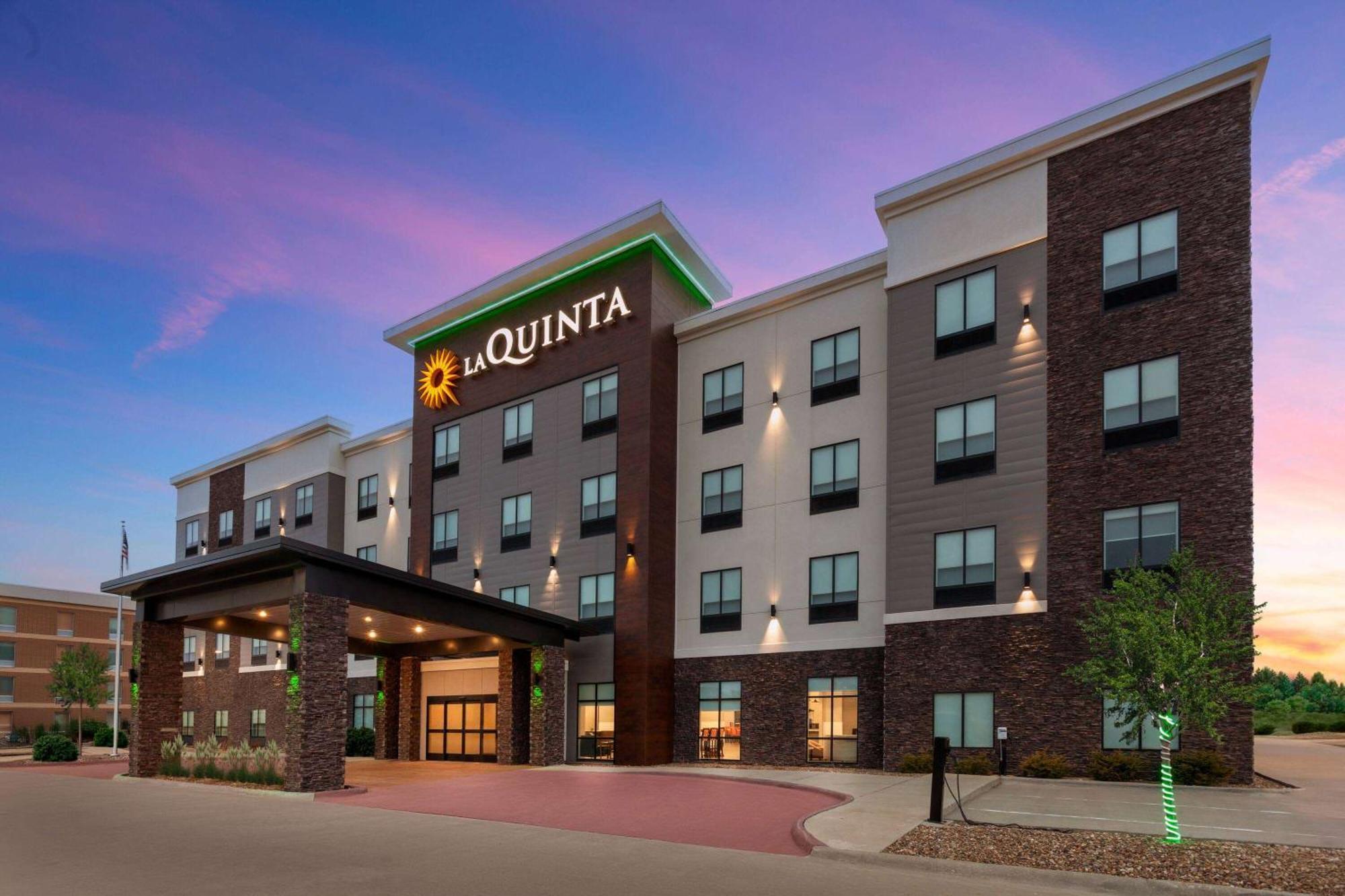 La Quinta Inn & Suites By Wyndham Coralville Iowa City Esterno foto
