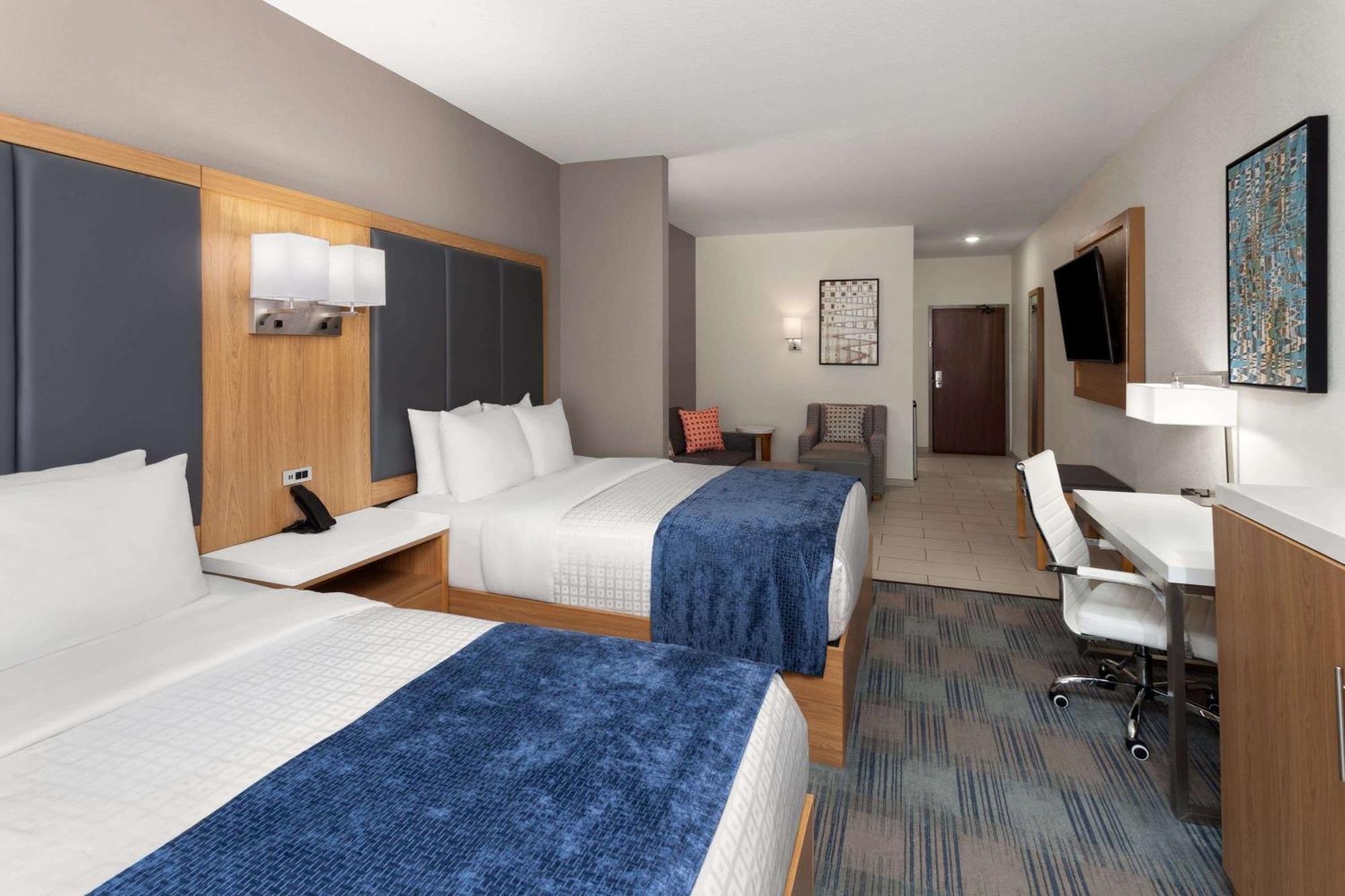 La Quinta Inn & Suites By Wyndham Coralville Iowa City Esterno foto